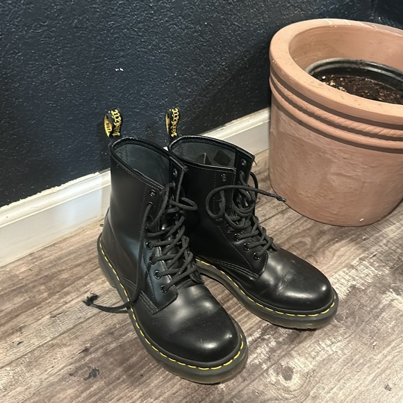 Doc Martens - Picture 2 of 5